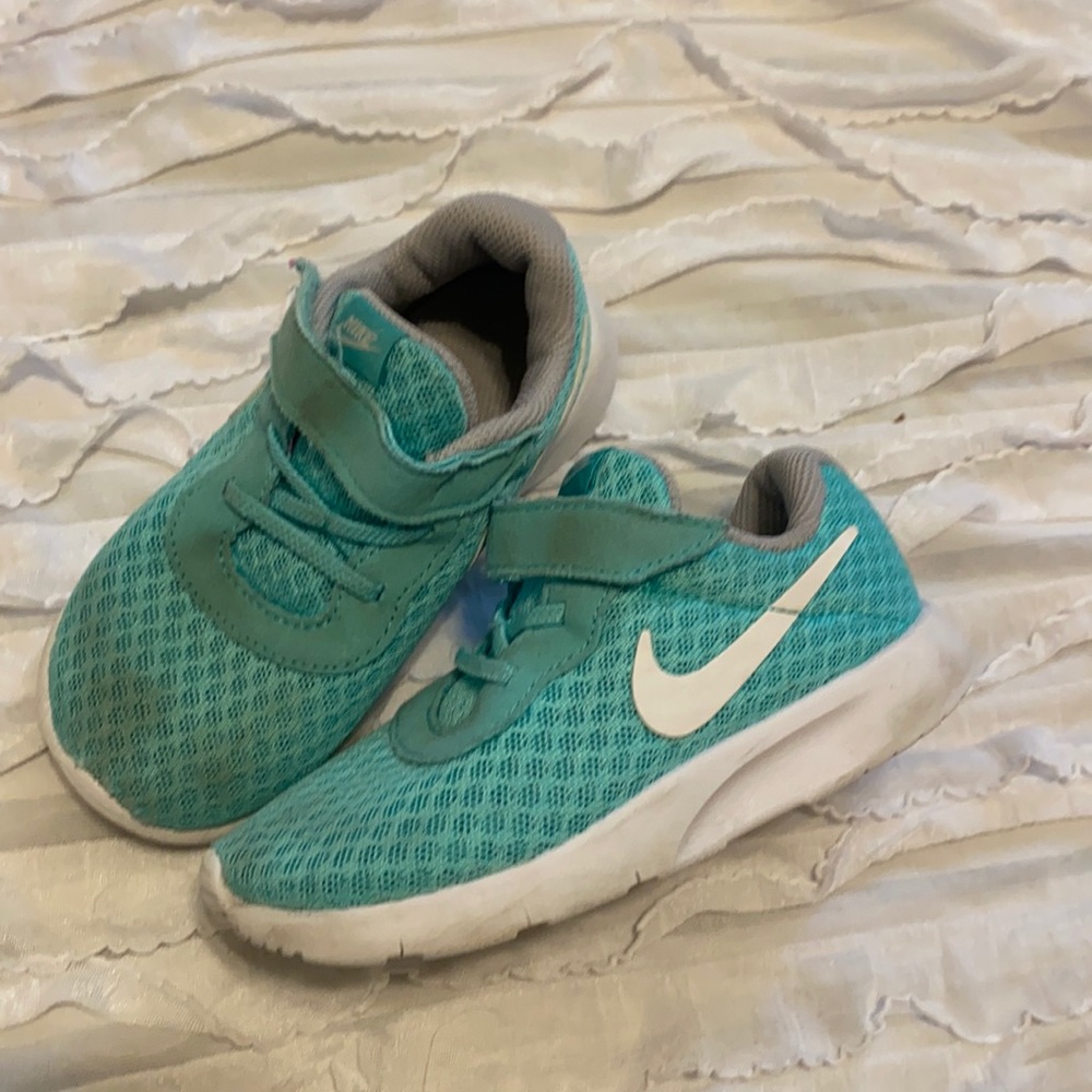 Nike aqua sneakers